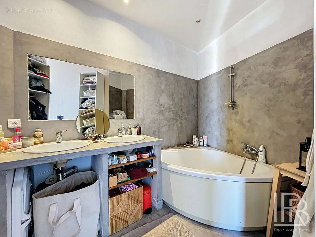Appartement à MARSEILLE-7E