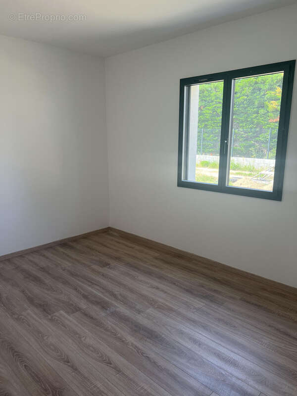 Maison à SAINT-JULIEN-DE-PEYROLAS