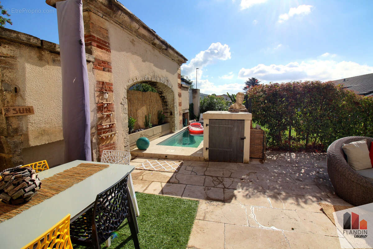 Appartement à CHARLY
