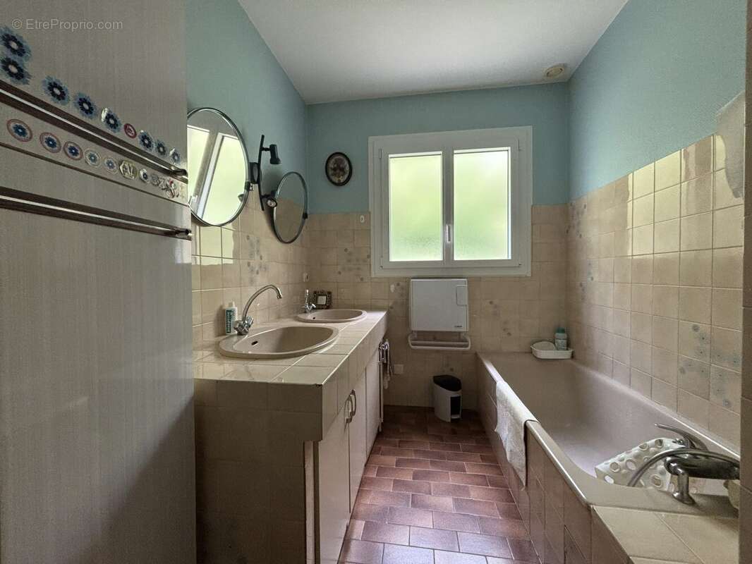 Maison 140 m² à Saint-Donat-Sur-L'herbasse  - photo 8