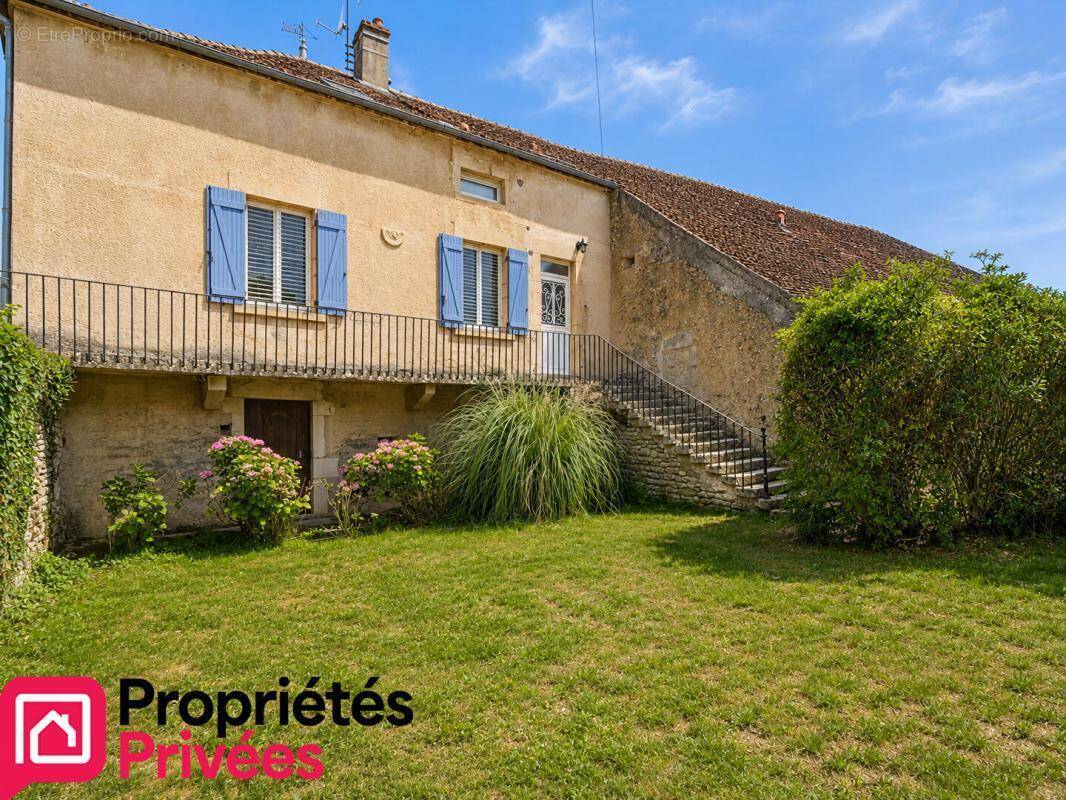 Maison à MONTIGNY-MONTFORT