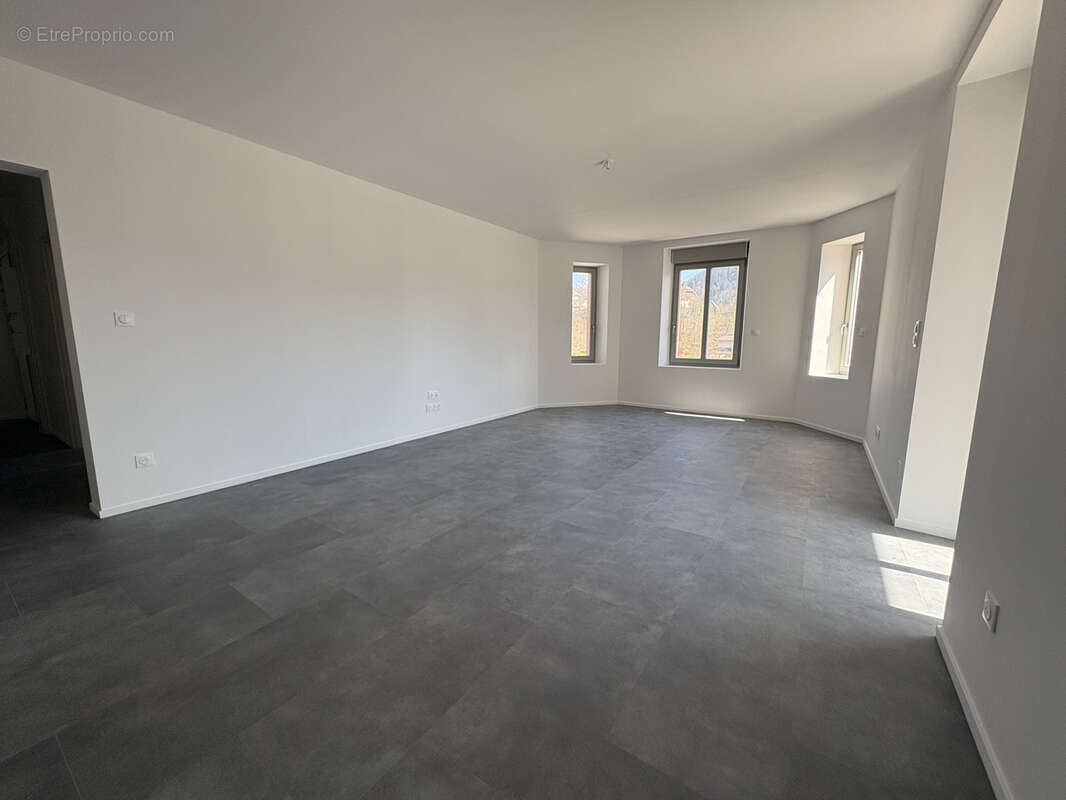 Appartement à LA CLUSE-ET-MIJOUX