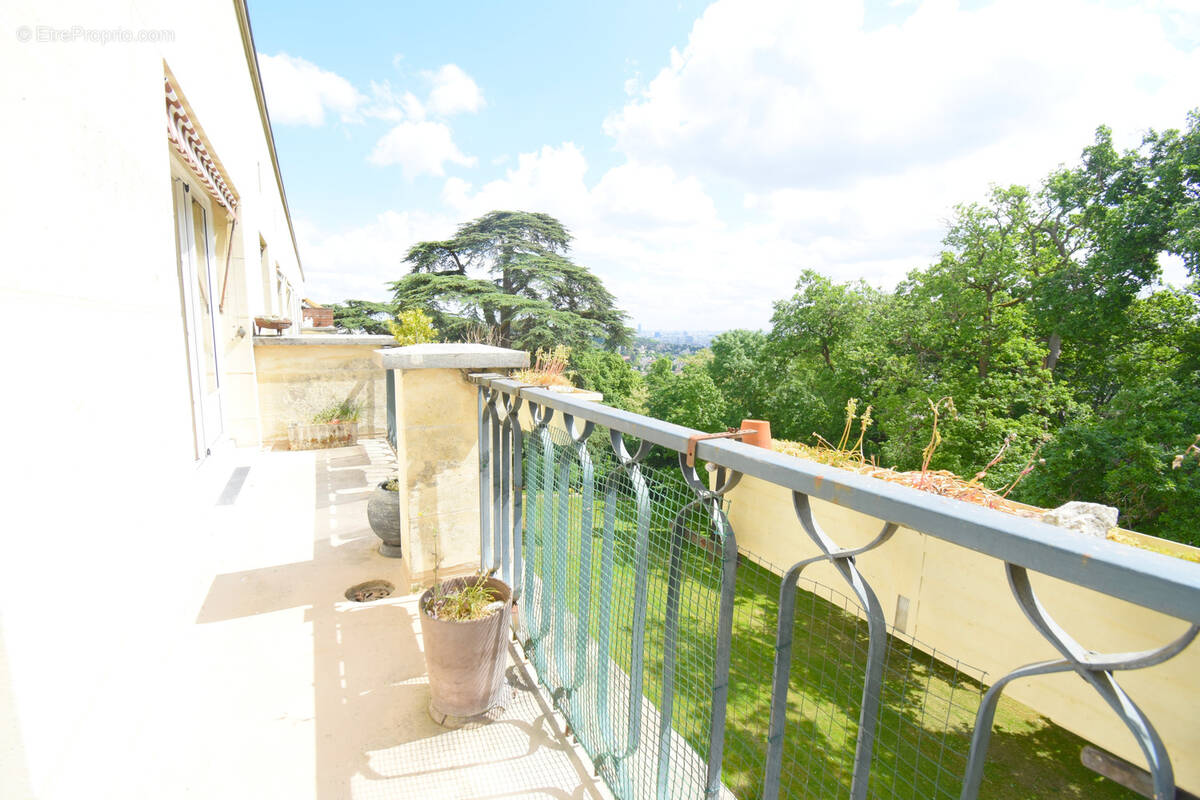 Appartement à VILLE-D&#039;AVRAY