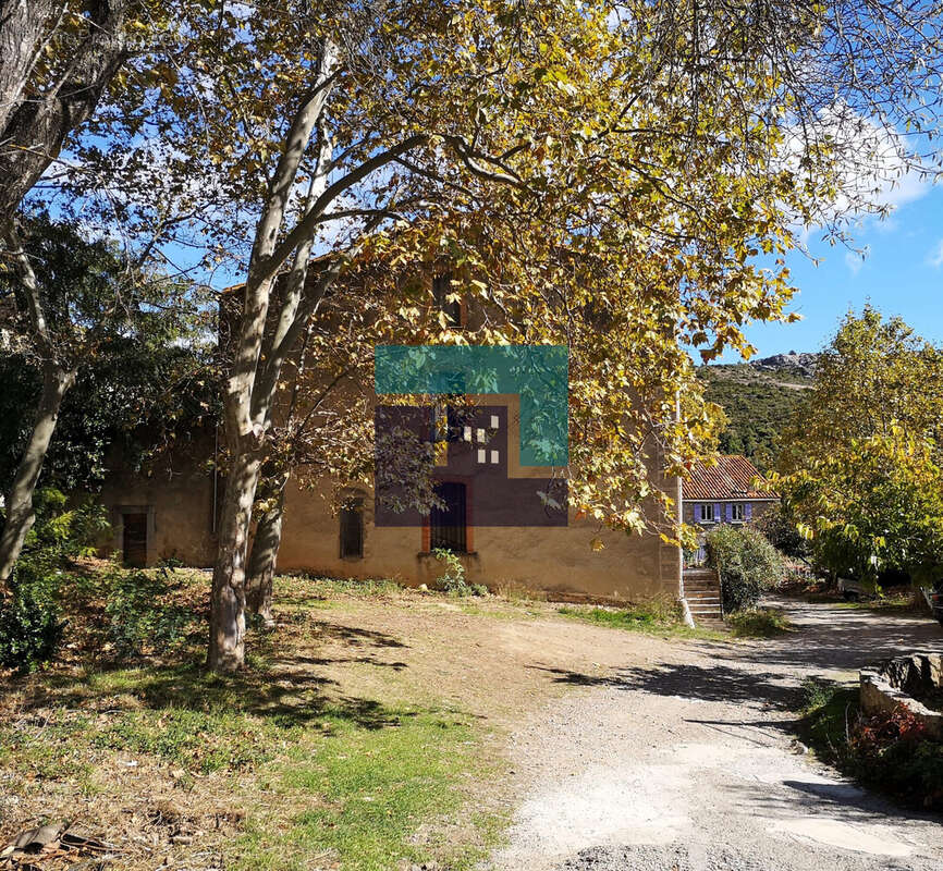 Maison à FEUILLA