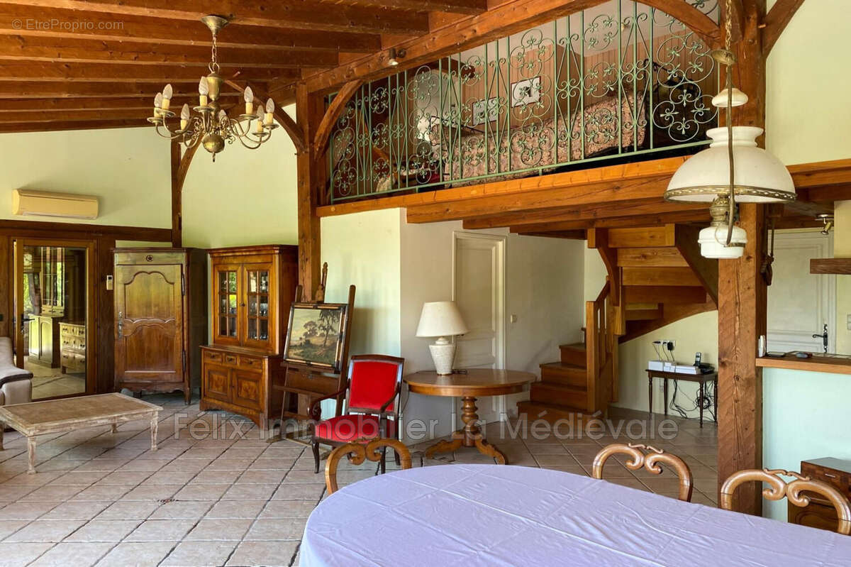 Maison à LA ROQUE-GAGEAC