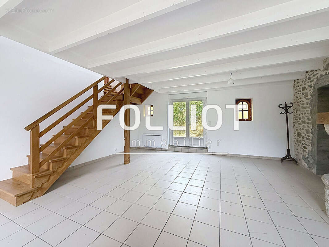 Agon-Coutainville, à deux kilomètres de la plage, maison en pierres de 160 m² - photo 8