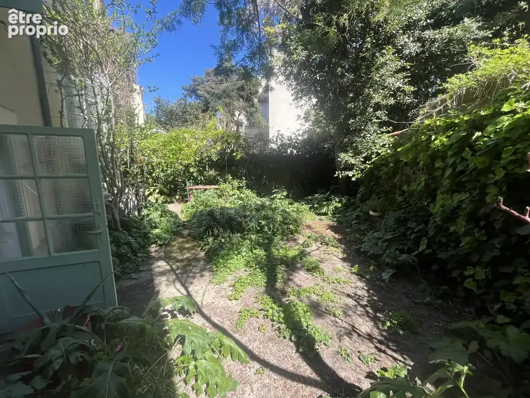 Maison de ville d'époque 1900 avec ravissant jardin arboré - photo 11