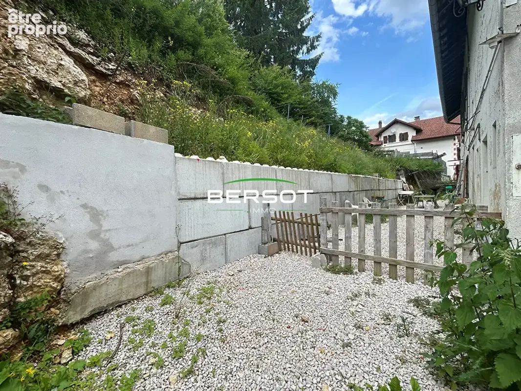 Immeuble proche centre-ville, à proximité de la Suisse - photo 3