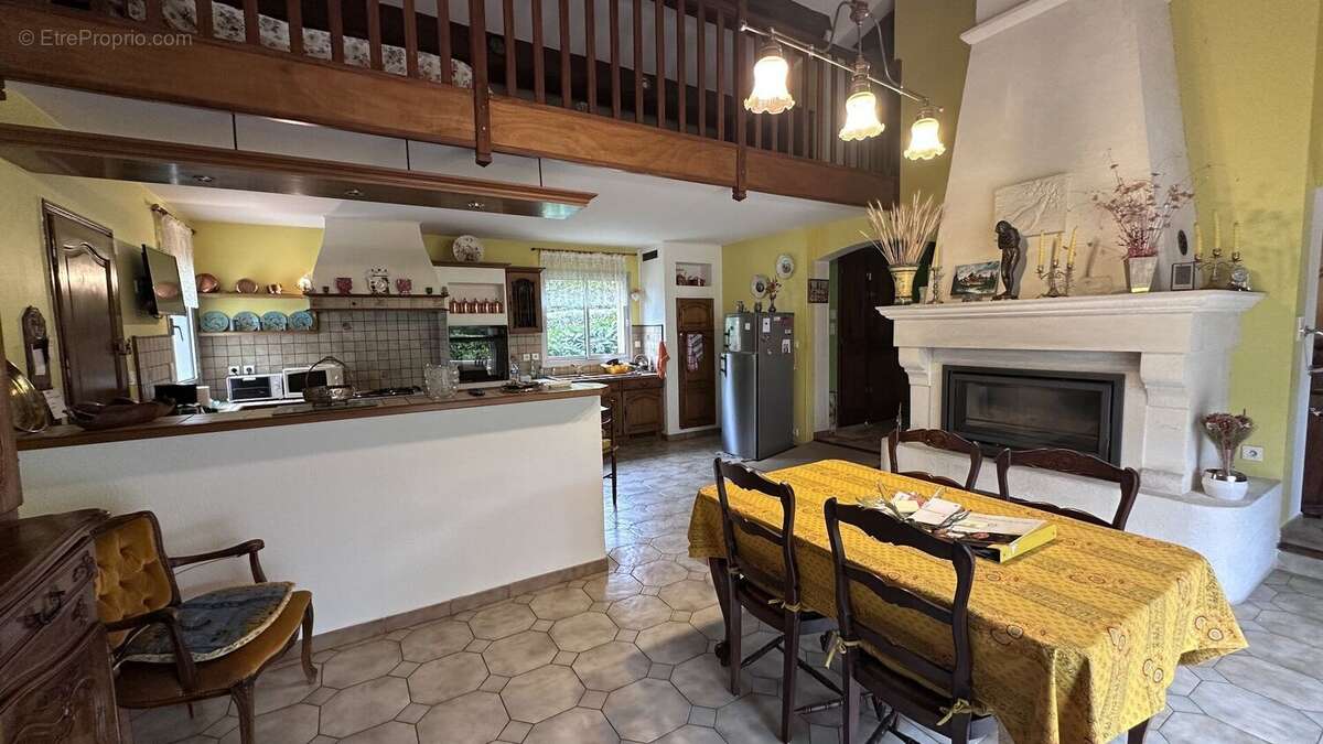 Maison 129 m² à Saint-Clement-De-Riviere  - photo 2