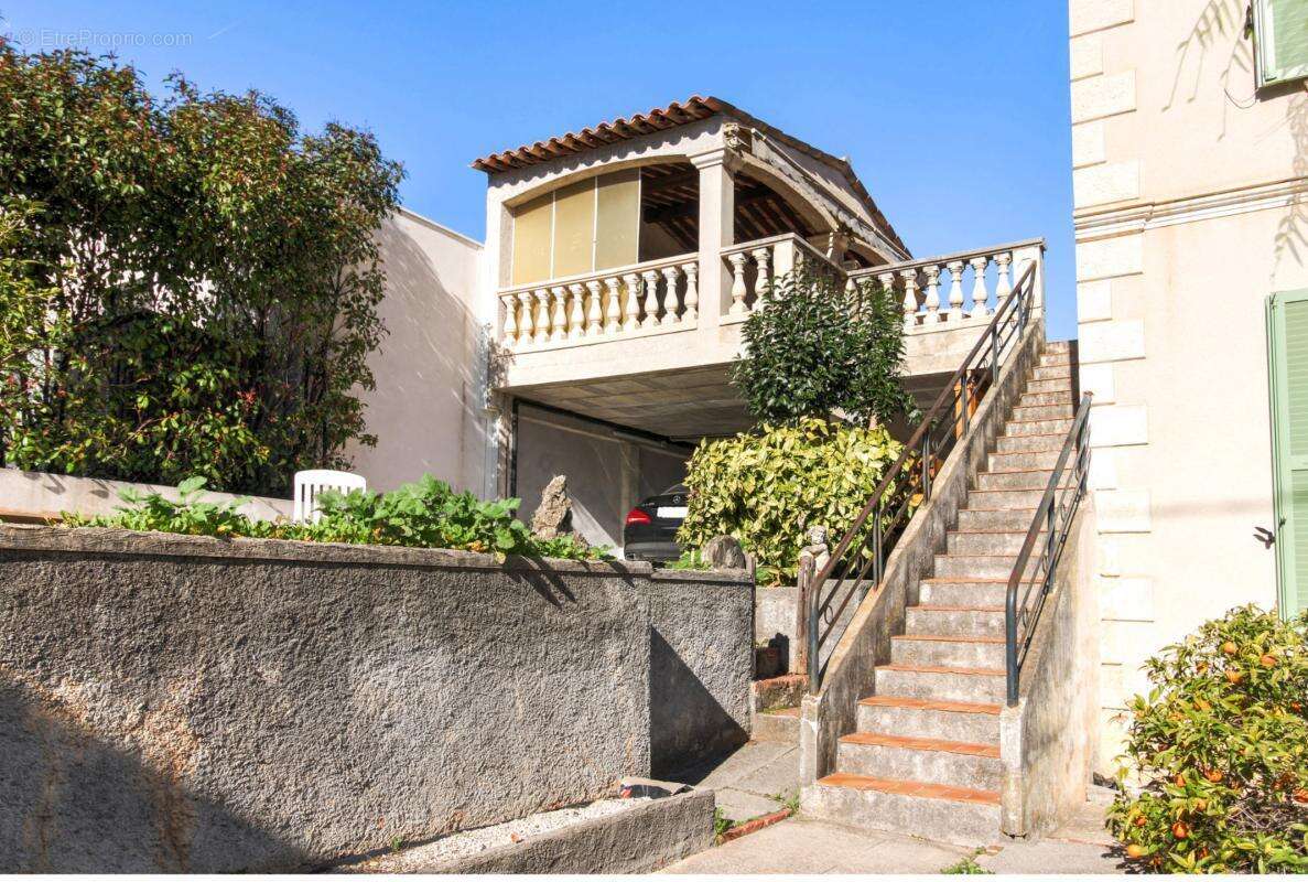 Maison à SAINT-LAURENT-DU-VAR