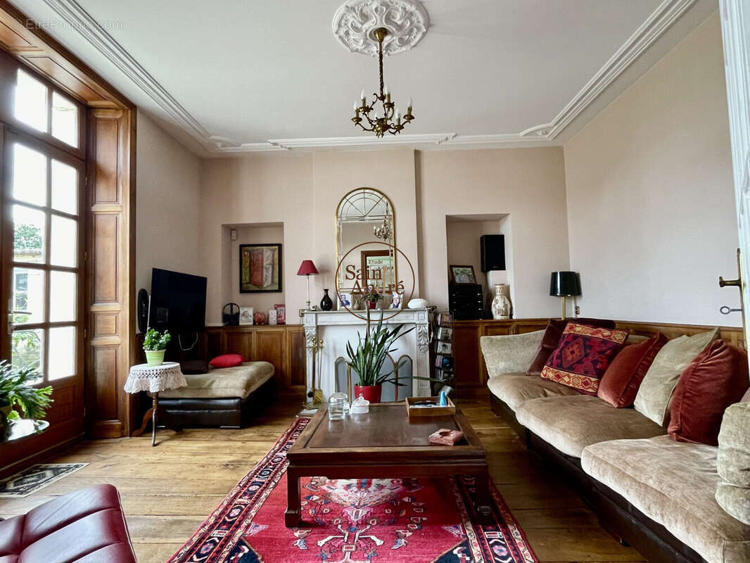 Maison 420 m² à Angouleme  - photo 6