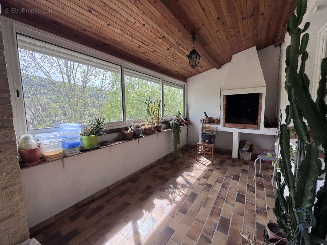 Maison à FRANCILLON-SUR-ROUBION