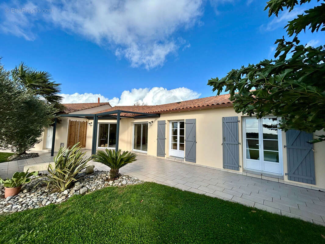 Maison à AZAY-LE-BRULE