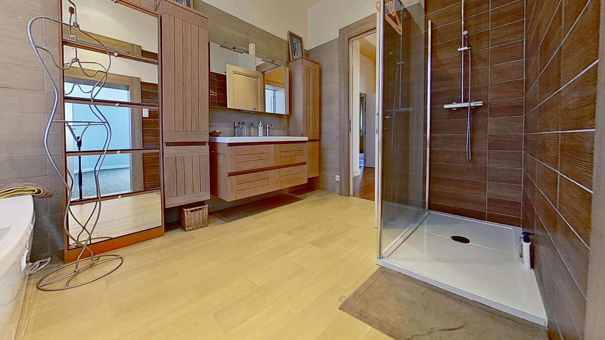 Longwy - Mont-Saint-Martin, Villa d'exception de plus de 400 m2 habitables sur 37 ares de terrain - piscine ch - photo 16