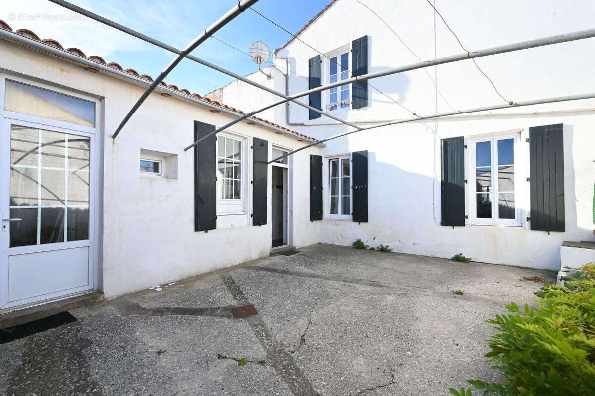 Maison à SAINT-CLEMENT-DES-BALEINES