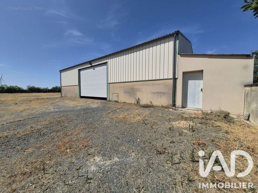 Maison 1 m² à Saint-Leger-De-Montbrun  - photo 6