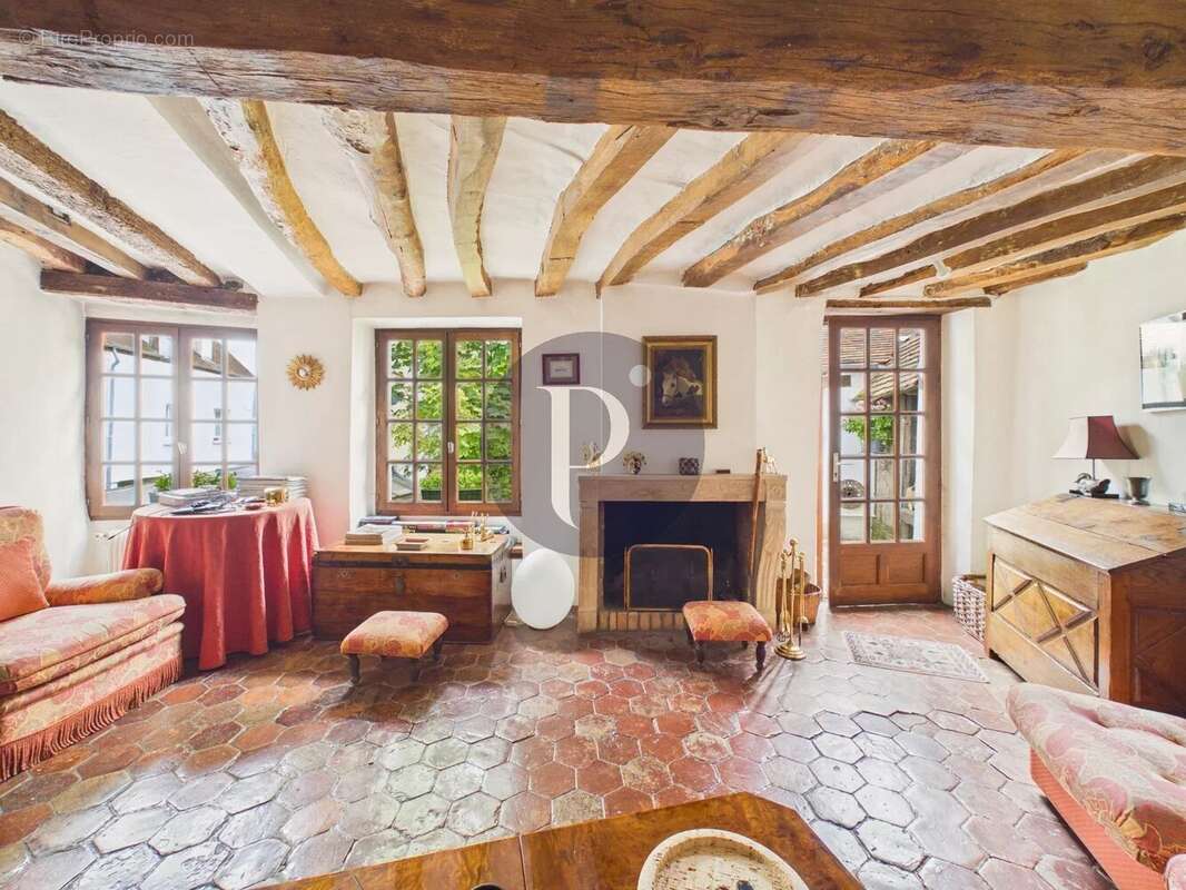 Maison à VERRIERES-LE-BUISSON