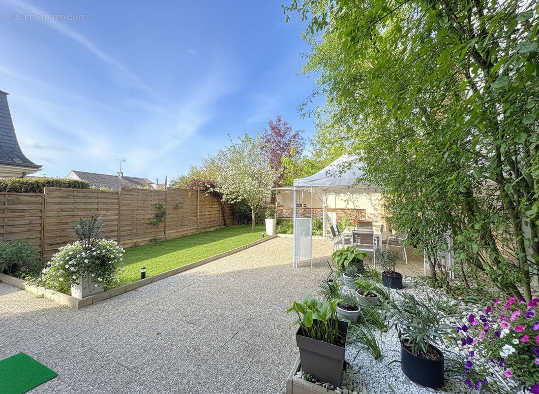 Maison à CHENNEVIERES-SUR-MARNE