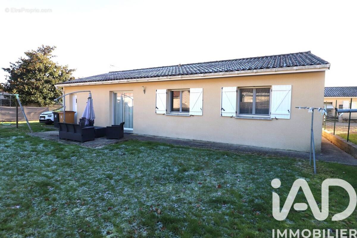 Photo 1 - Maison à SAINT-YZAN-DE-SOUDIAC