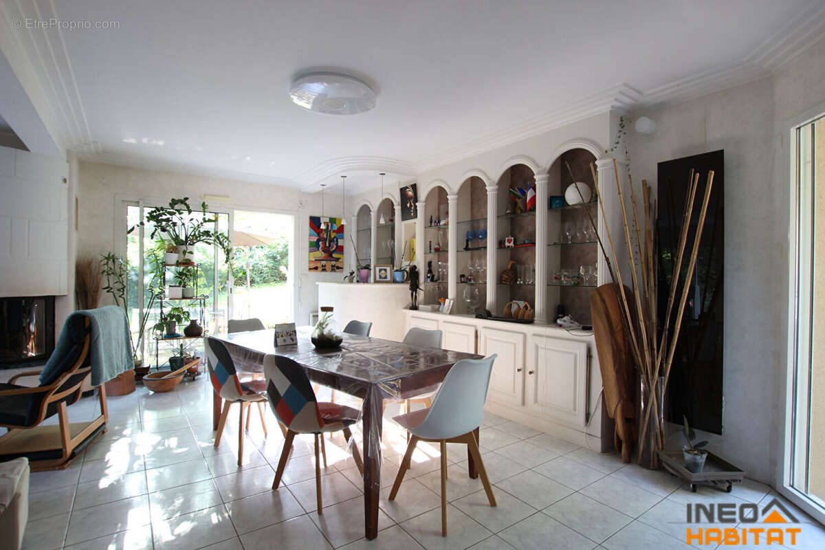 Maison à BOURG-DES-COMPTES