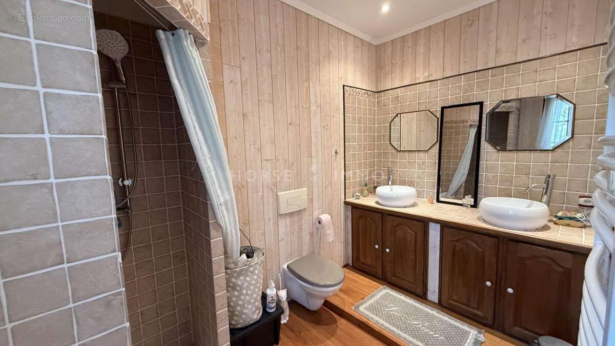 Maison à TOURRETTES