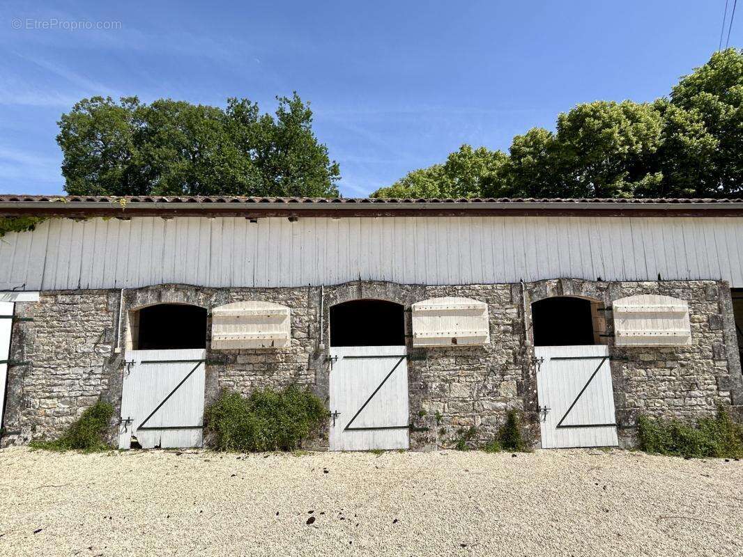 Maison à AIGRE