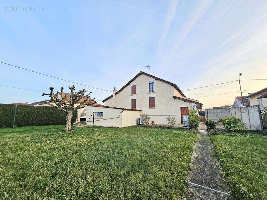 Maison à MONTESCOURT-LIZEROLLES