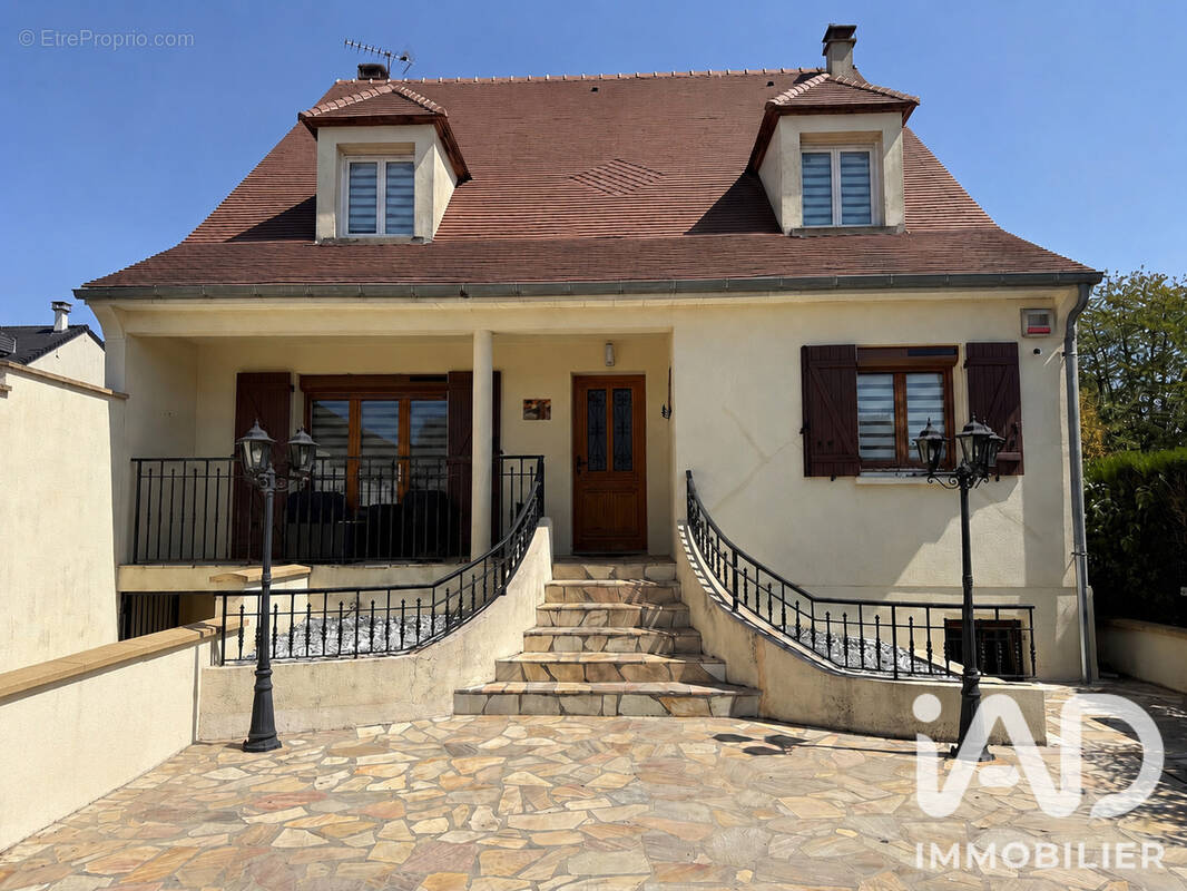 Photo 1 - Maison à MOISSY-CRAMAYEL