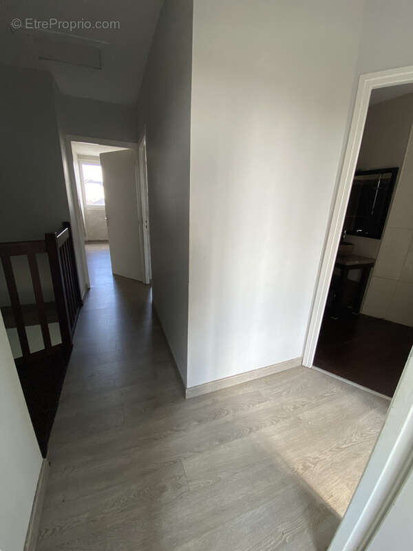 Beau duplex 6 pièces 105 m2   Loggia sud, garage & balcon   Onet-le-Château (La Baleine) - photo 15