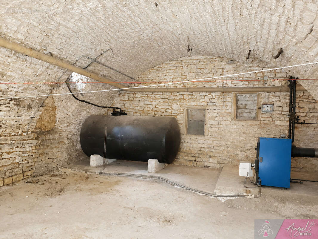 Maison de village de 159 m2 - 3 chambres - cave voutée et garage - photo 14