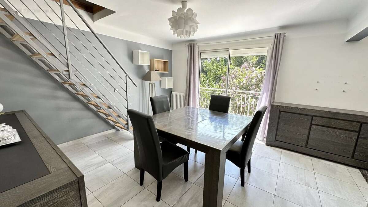 Deux maisons mitoyennes et un appartement avec jardin et garage - photo 4