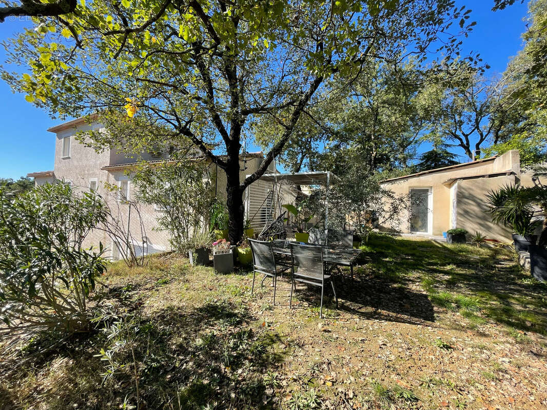 Maison à SAINT-HILAIRE-DE-BRETHMAS