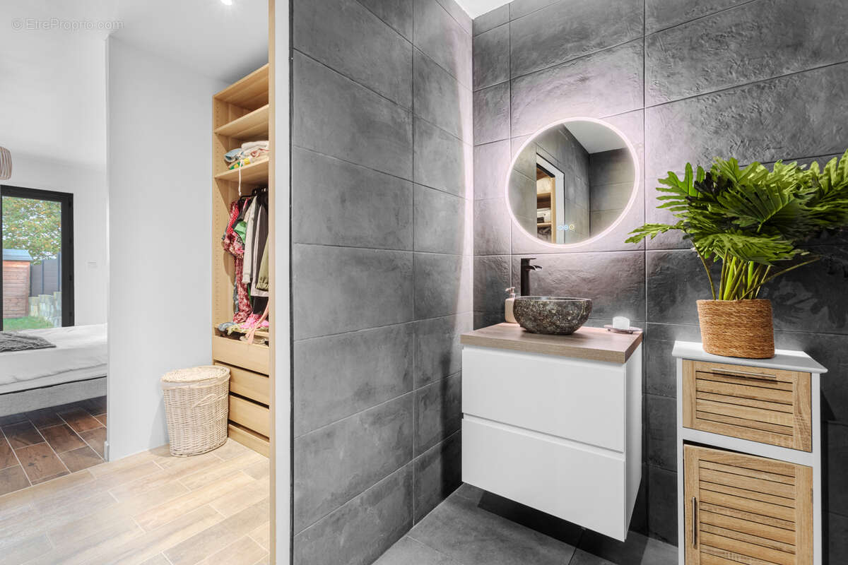 Maison à SAINT-CLAR-DE-RIVIERE