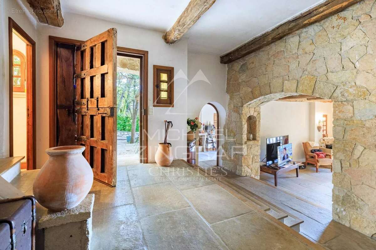 Maison à TOURRETTES-SUR-LOUP