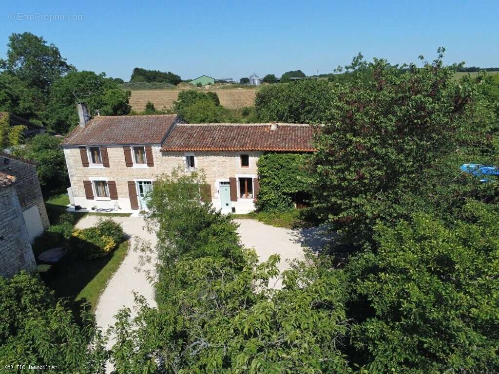 Maison à RUFFEC