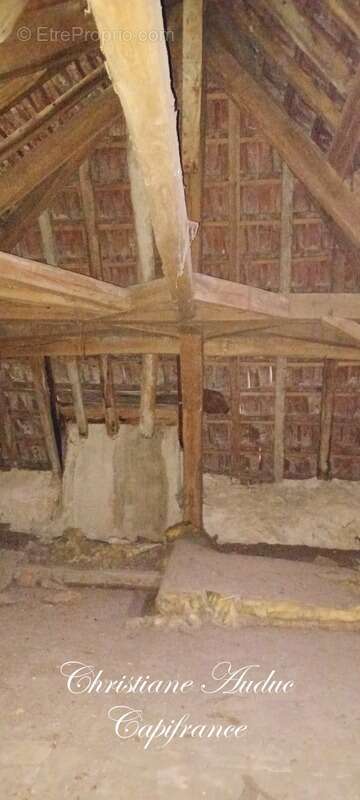 Immeuble de 168 m² entre Cluny et Charolles à Saint Bonnet de Joux - photo 8