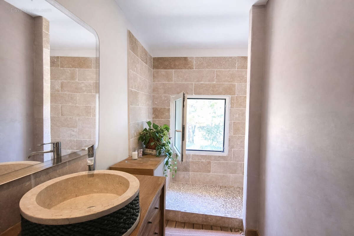 Maison à LA BASTIDE-DES-JOURDANS