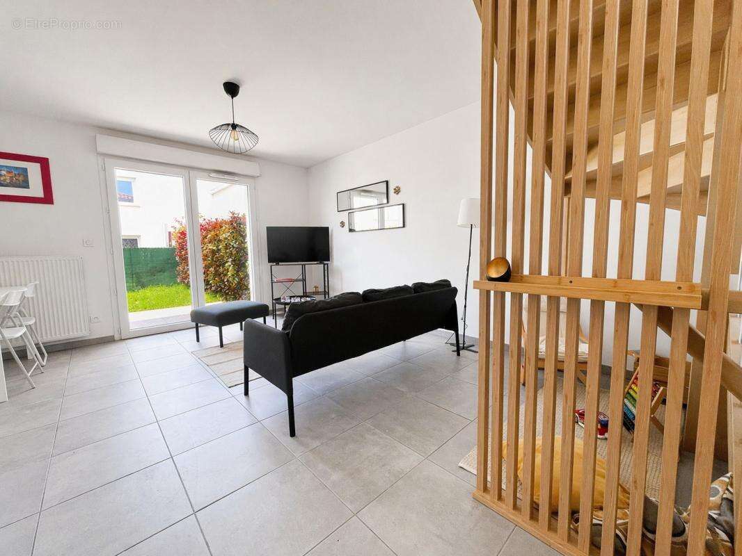 Maison à LA SALVETAT-SAINT-GILLES