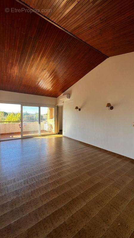 Appartement à VENELLES