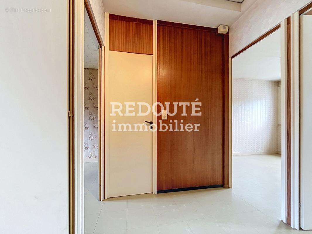A vendre, maison de type 6 à rénover - photo 8