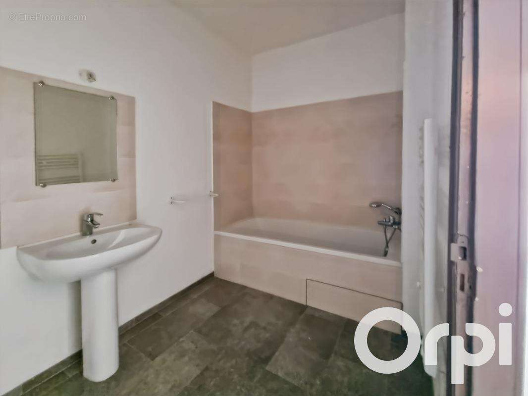 Appartement à PONT-SAINT-ESPRIT