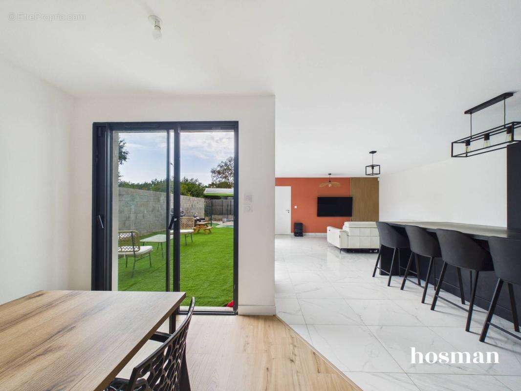 Belle maison de plain-pied avec 4 chambres avec jardin et piscine - En impasse, aux Sorinières - photo 7