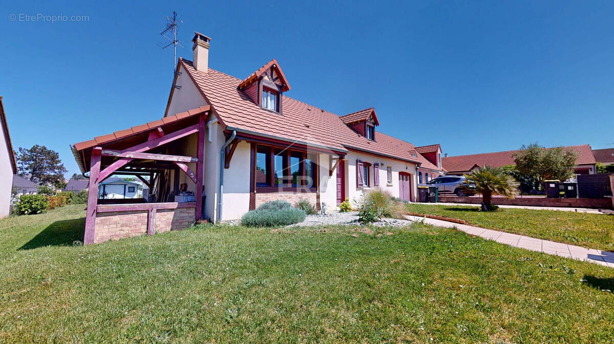 Maison à LA CHAPELLE-SAINT-URSIN