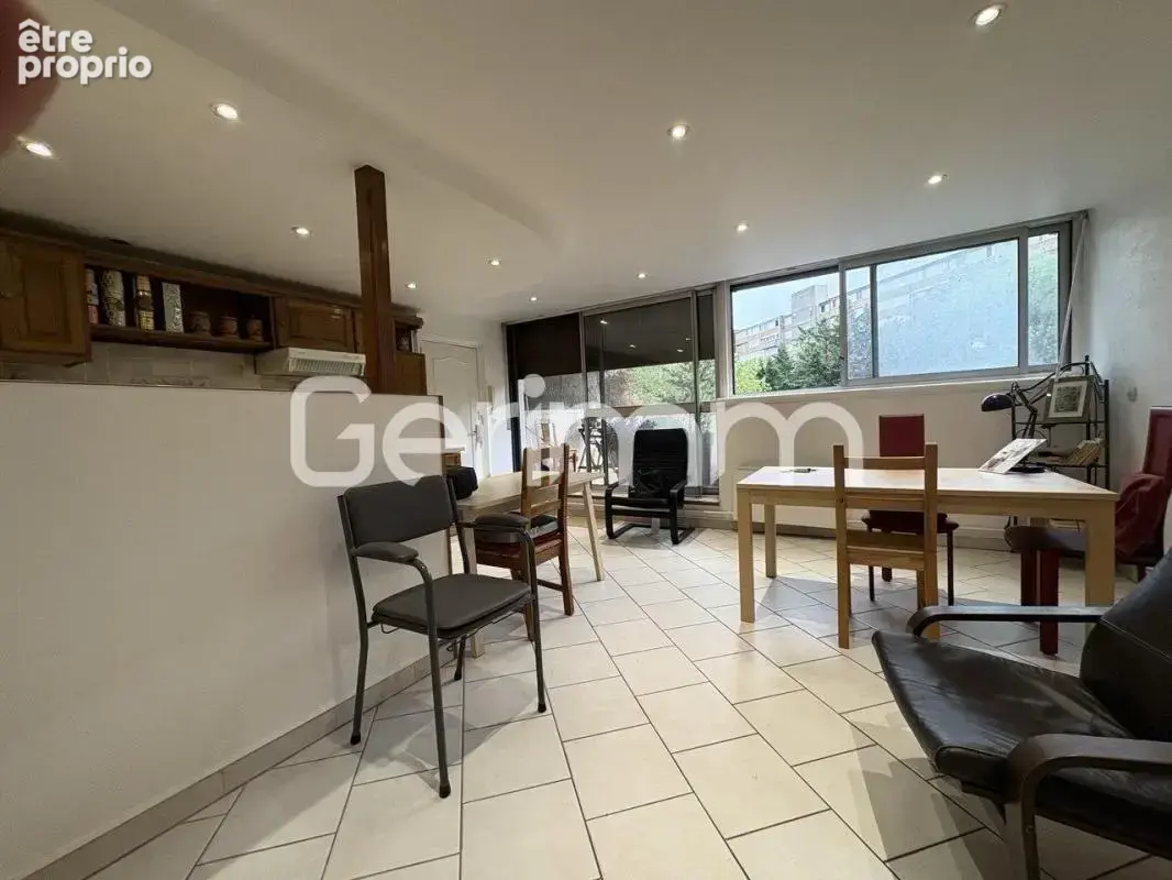 Vente - Appartement - 3 pièces + cuisine - 67 m² - 69 000 € - - photo 9