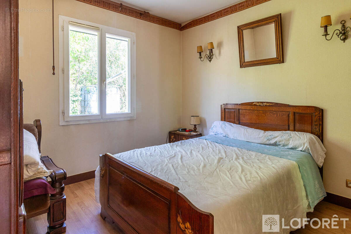 Maison à LA CHAPELLE-GONAGUET