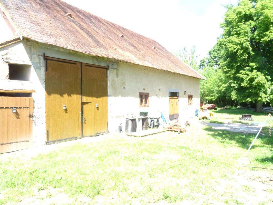 Maison à MONTAIGU-LE-BLIN
