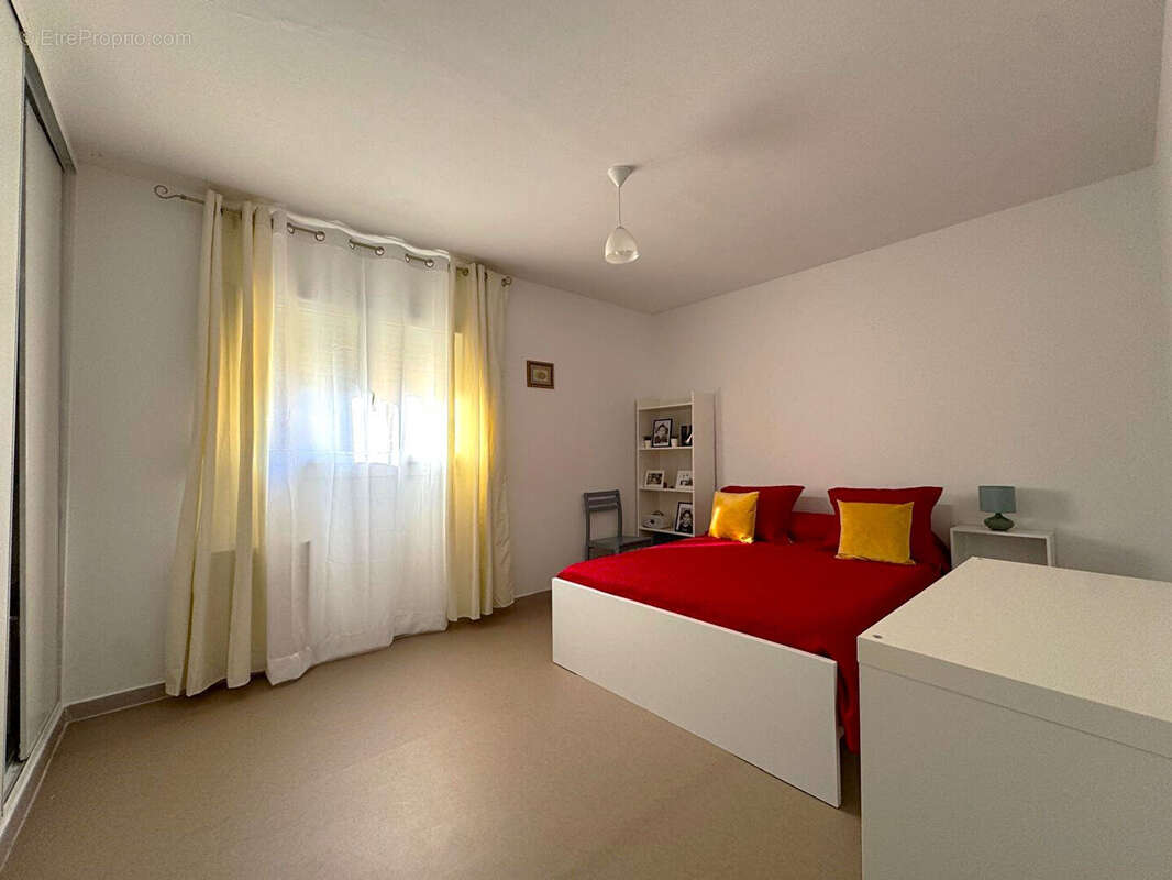 Appartement à BAGNOLS-SUR-CEZE