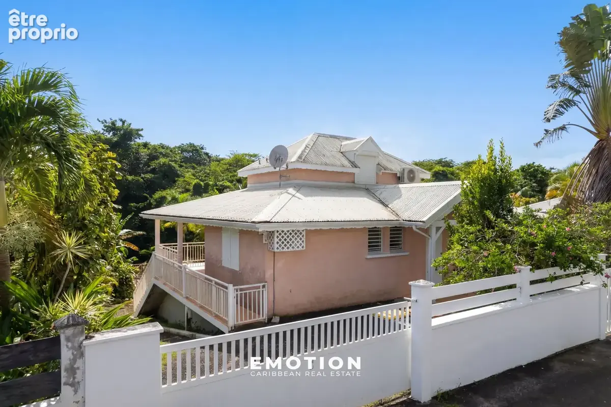 Villa T7 avec piscine et vue sur la végétation   Baie-Mahault   Terrain 841 m2 - photo 4