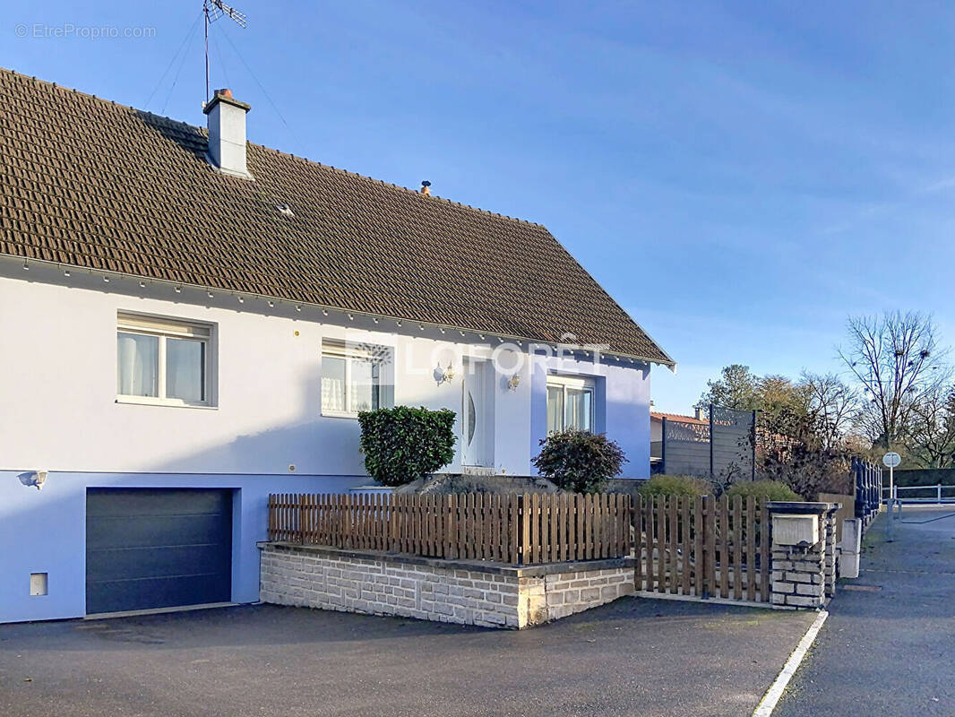 Maison à GIRONCOURT-SUR-VRAINE