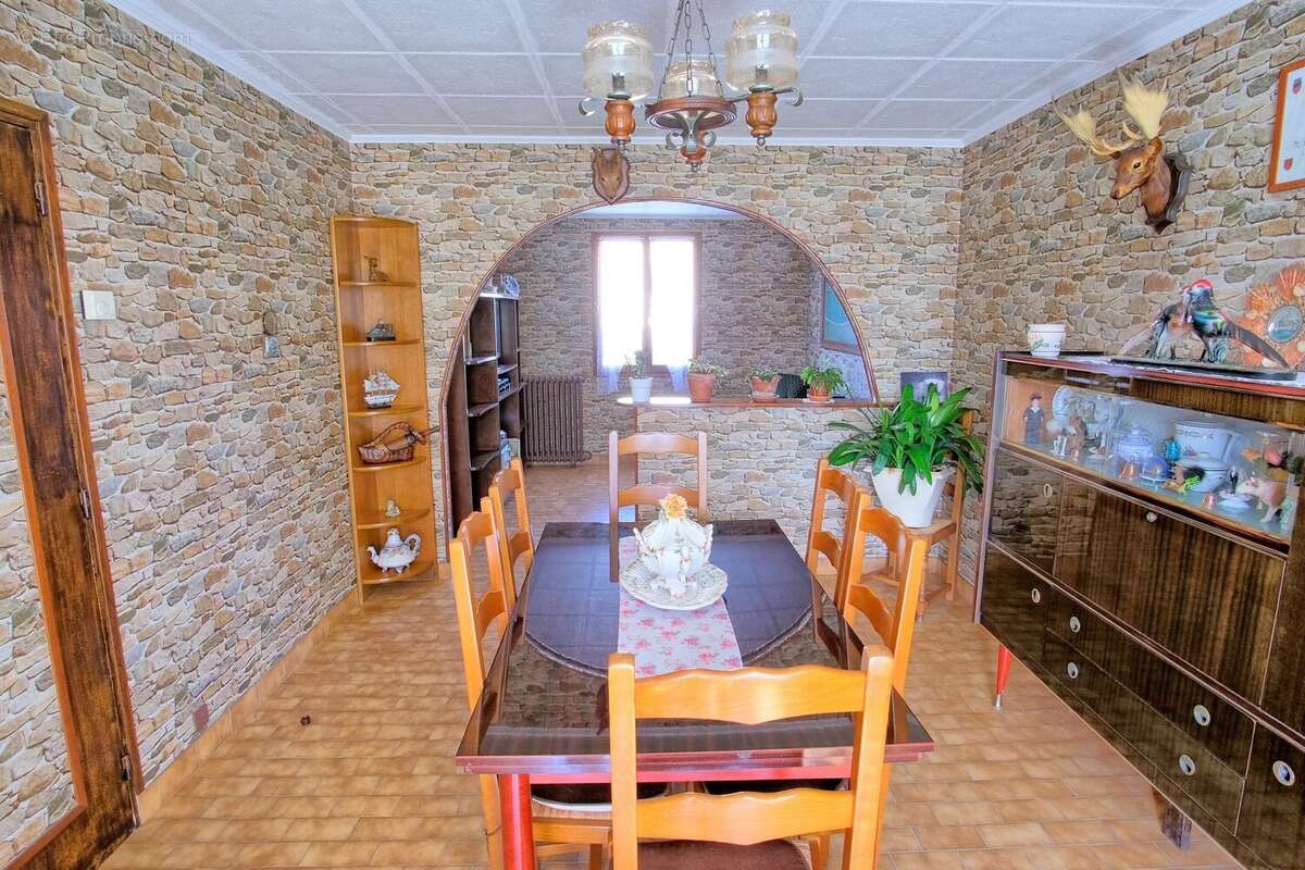 COURSEULLES SUR MER - Maison 111m² avec 5 chambres - photo 4
